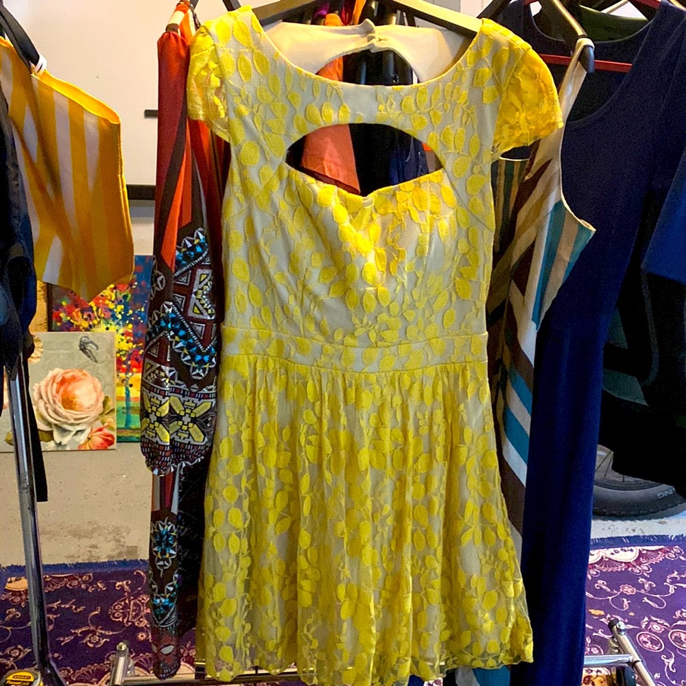 🌻5 for $20🏷️ Xtraordinary Yellow Lace Dress Size 11 (Jr)